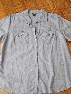Eddie Bauer button-down shirt featuring dual chest flap pockets.    Sz L
